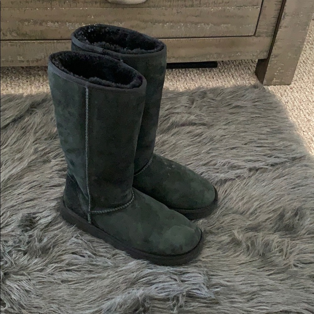 UGGS - Picture 7 of 8